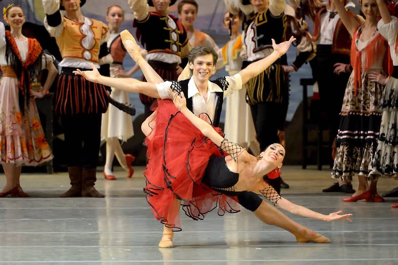 2010 год. Гала-концерт IX Международного фестиваля балета Dance Open на сцене БКЗ «Октябрьский». Па де де из балета «Дон Кихот» исполняют Виктория Терешкина и Владимир Шкляров
