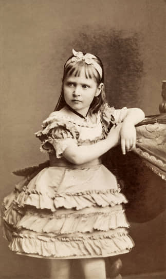 1877 год. Урожденная принцесса Виктория Алиса Елена Луиза Беатриса Гессен-Дармштадтская в возрасте пяти лет. Будущая российская императрица Александра Федоровна
