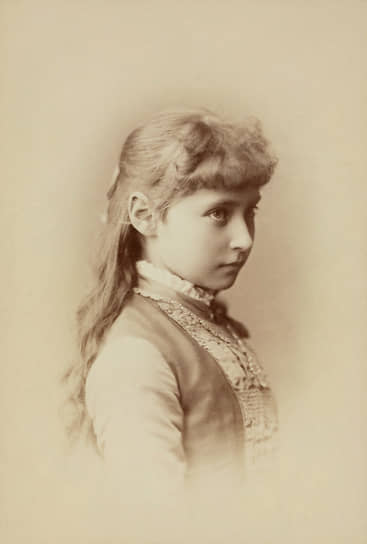 1884 год. Урожденная принцесса Виктория Алиса Елена Луиза Беатриса Гессен-Дармштадтская в возрасте двенадцати лет