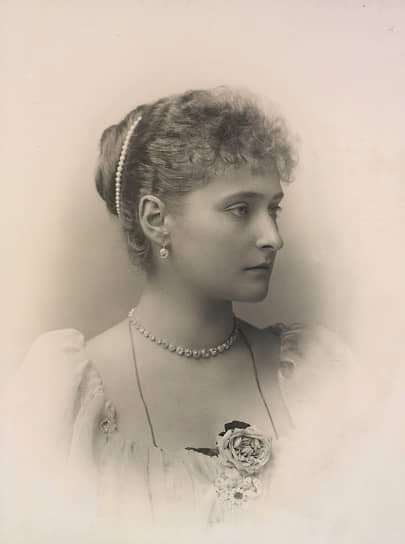 1894 год. Урожденная принцесса Виктория Алиса Елена Луиза Беатриса Гессен-Дармштадтская в возрасте двадцати двух лет, до церемонии бракосочетания