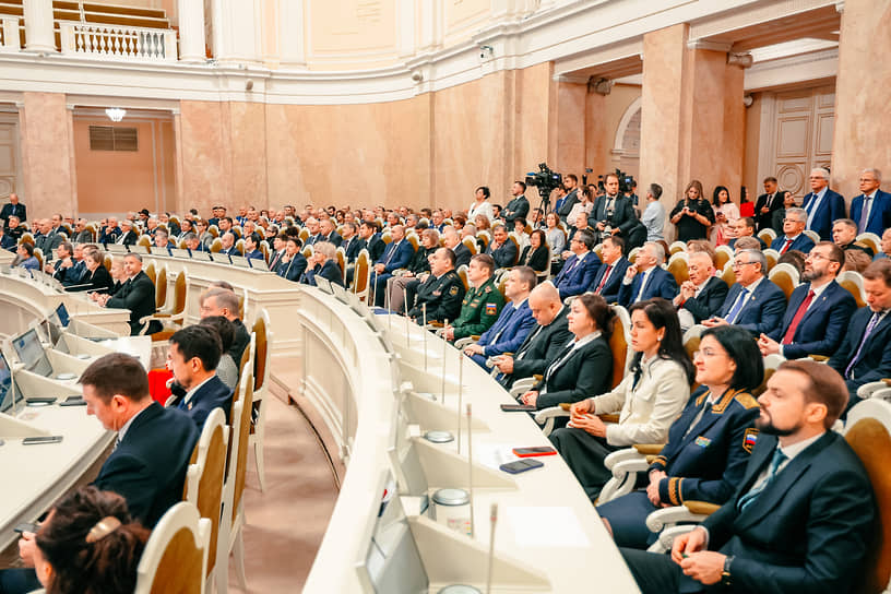 Торжественное заседание Законодательного Собрания