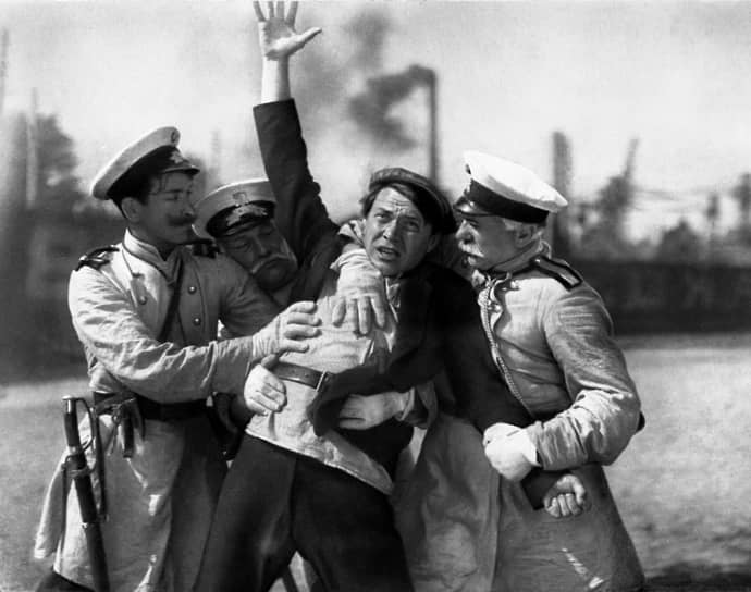 Кадр из фильма «Возвращение Максима» . Киностудия «Ленфильм». 1937 год