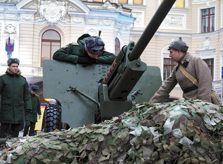 Молодежная патриотическая акция «900 дней и ночей» во дворах Капеллы, посвященная 81-й годовщине снятия блокады. Участники акции