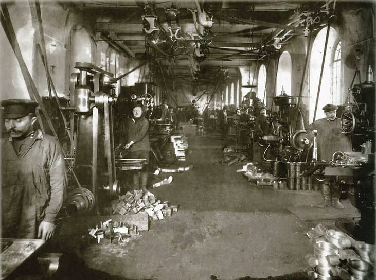 1914 год. Вид одного из цехов завода «Арсенал»