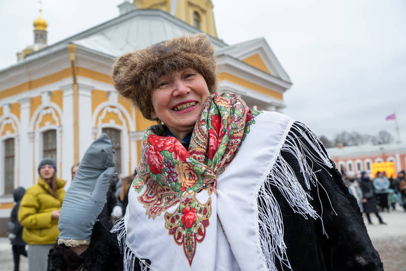 Участники во время масленичных гуляний