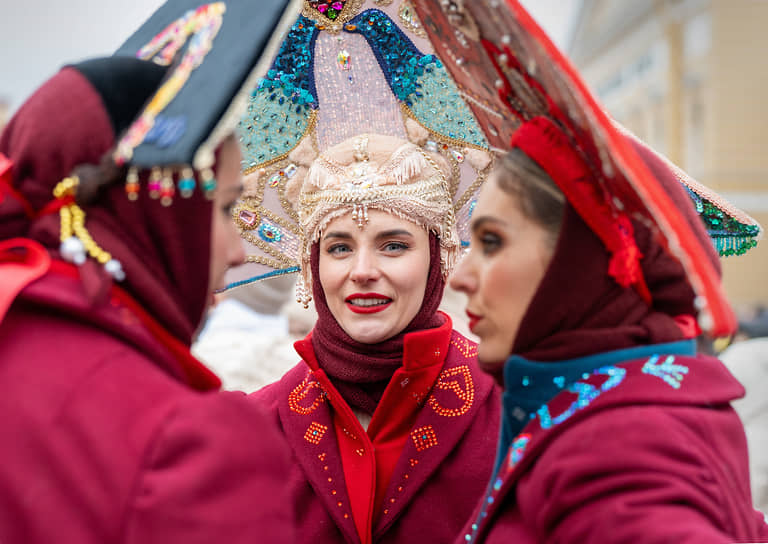 Участники во время масленичных гуляний