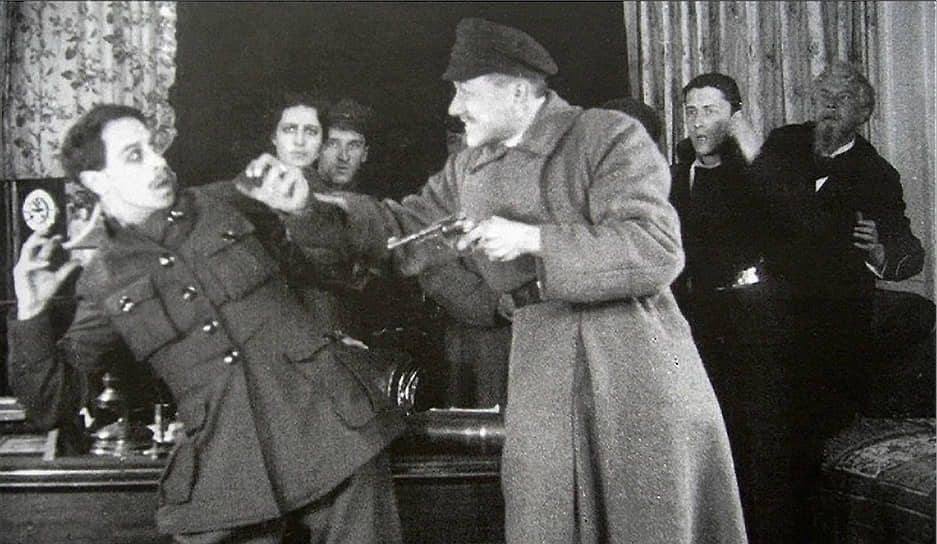 Первый художественный фильм, выпущенный на киностудии в 1918 году,— «Уплотнение» (реж. Александр Пантелеев и Анатолий Долинов). Сценарий к проекту написал революционер Анатолий Луначарский, к тому же первый нарком просвещения РСФСР появился в кино в эпизодической роли 