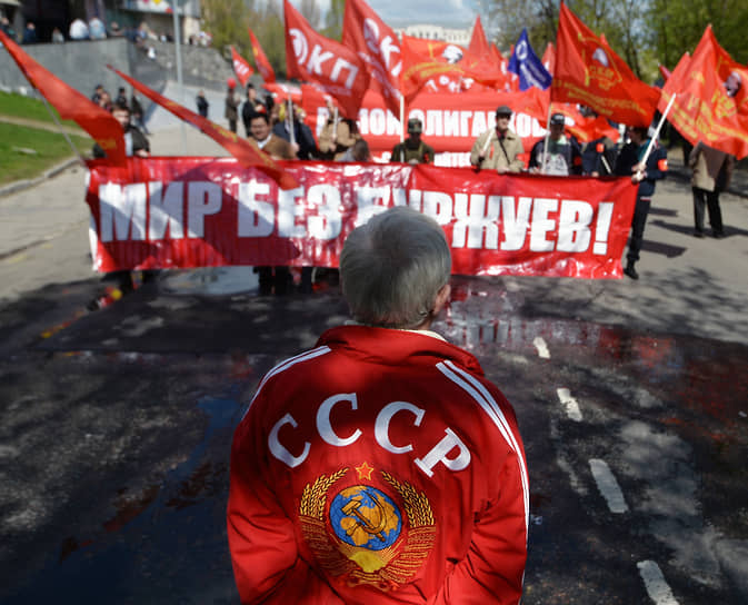 Коммунисты тоже выходили на парады, чтобы продвигать свои идеи 