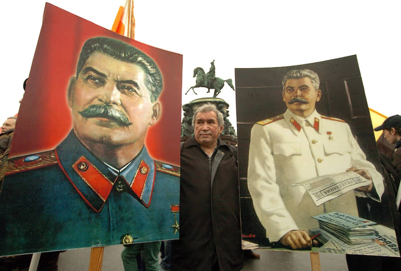 В 2010-х годах на первомайские митинги все чаще выходят с портретами ведущих политиков СССР 