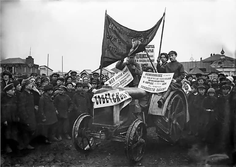 1 мая 1927 года с трактором, город Галич 
