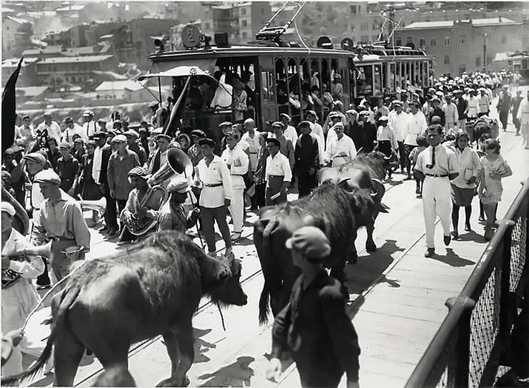 1928 год. Первомайская демонстрация в Тифлисе