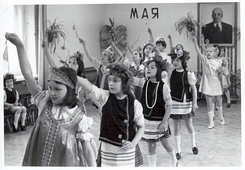 Праздник в детском саду города Мышкина на 1 мая 1970 года