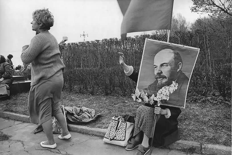 В 1992 году, после распада СССР, Международный день солидарности трудящихся сменил название на Праздник весны и труда
