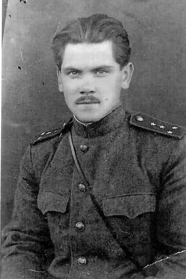 Как часто замечают дети и внуки воевавших, фронтовики о войне предпочитали молчать. Вот и помощник Генсека ЦК КПСС и президента СССР Михаила Горбачева по международным делам Анатолий Черняев, прошедший всю войну, отмечает 9 мая, не говоря о войне: «Виделись, как всегда с Колькой Варламовым. Походили по улицам, навесив планки. Посидели, выпили водки. О войне не говорили. Говорили о текущем. О повседневной суете нашей. &lt;…> Старые становимся. Правда, я вижу это больше на других. В себе старость не чувствую и не очень-то она на мне видна. Тем не менее — 28 лет уже только после войны...». На фото: Анатолий Черняев — начальник штаба отдельного батальона 1-го Гвардейского стрелкового корпуса 1-й Ударной армии в 1944 году
