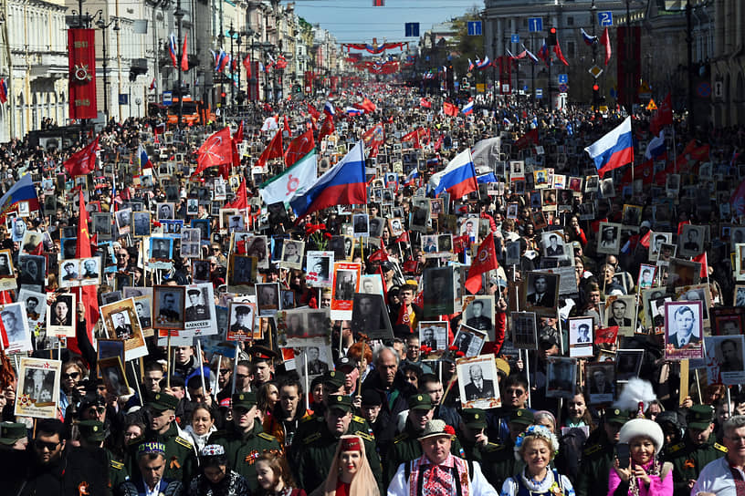 Акция «Бессмертный полк» на Невском проспекте