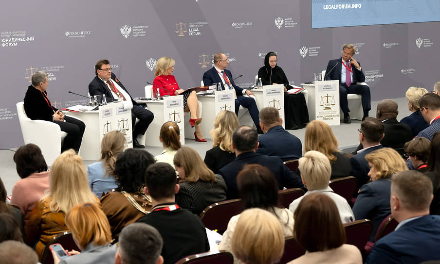 Сессия: «В начале было Слово»: вопросы толкования традиционных ценностей и их интеграции в право