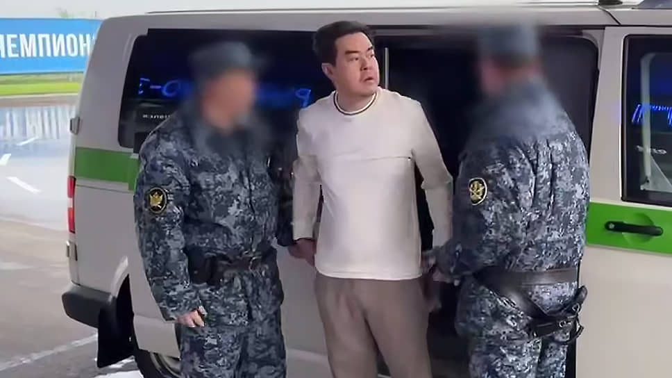 В последнее время Хенг Сити активно разоблачал предполагаемую коррупцию в Камбодже: он утверждал, что высокопоставленные чиновники и бизнесмены замешаны во взяточничестве и содействии нелегальным онлайн-казино