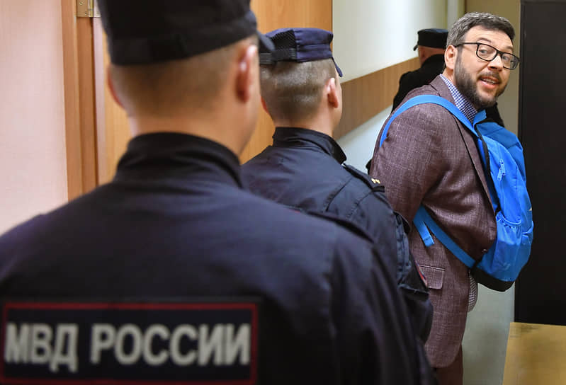 Медиаменеджер Илья Горбунов, обвиняемый в вымогательстве денег у депутата и хранении наркотиков, после оглашения приговора