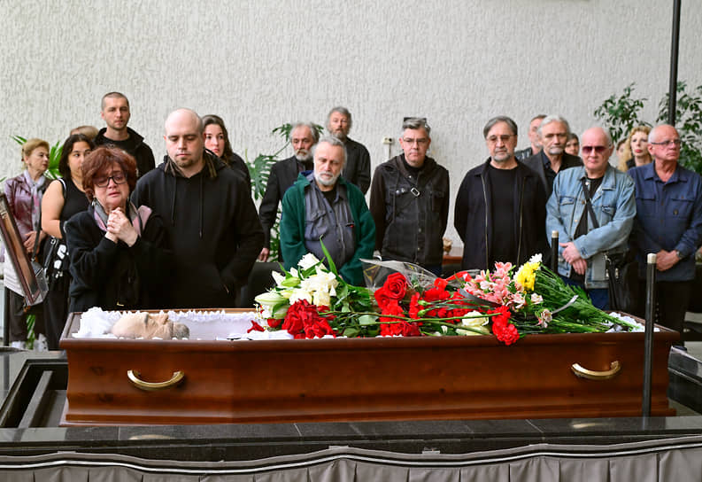 Церемония прощания с поэтом, журналистом, сооснователем рок-группы «Аквариум» Анатолием Гуницким 