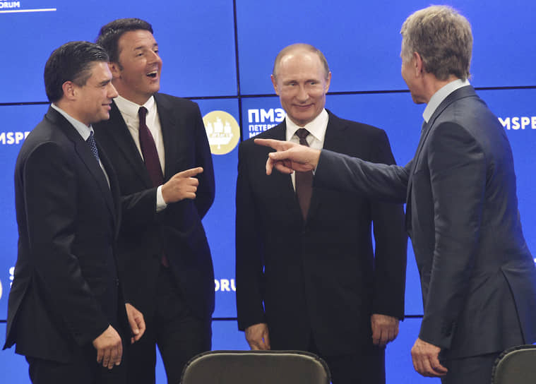 ХХ Петербургский экономический форум, получивший название «На пороге новой экономической реальности», проходил 16–18 июня 2016 года. В рамках форума впервые прошла конференция по экономическому развитию Арктики. Более 12 тыс. участников из 133 стран, в том числе более 900 глав российских и иностранных компаний, прибыли в Санкт-Петербург. Форум посетили более 60 высокопоставленных лиц зарубежных стран и организаций, в том числе генсек ООН Пан Ги Мун, председатель Еврокомиссии Жан-Клод Юнкер, премьер-министр Италии Маттео Ренци и другие. Было подписано 356 соглашений на сумму 1,046 трлн рублей
На фото слева направо: полномочный управляющий компании Saipem S.p.A. Стефано Као, председатель совета министров Итальянской Республики Маттео Ренци, президент России Владимир Путин и генеральный директор, председатель правления российской газовой компании ОАО «Новатэк» Леонид Михельсон на церемонии подписания документов по итогам российско-итальянских переговоров