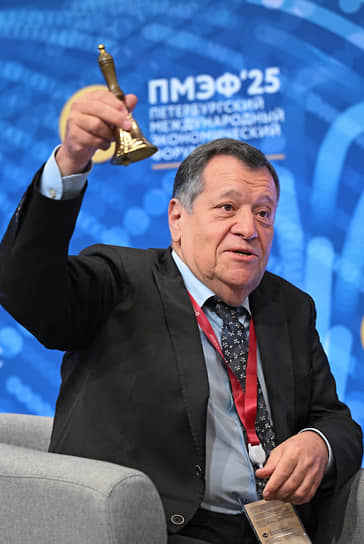 Председатель комитета Государственной думы России по бюджету и налогам Андрей Макаров во время сессии «Экономика предложения – стратегия роста в условиях современных вызовов»