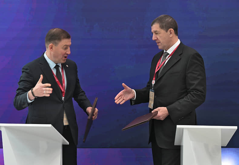 Глава республики Алтай Андрей Турчак (слева) и президент ПАО &quot;Ростелеком&quot; Михаил Осеевский (справа)