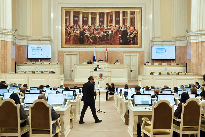 Парламентский 2025-2026 год станет последним для депутатов VII созыва. В 2026-м город изберет новых законотворцев