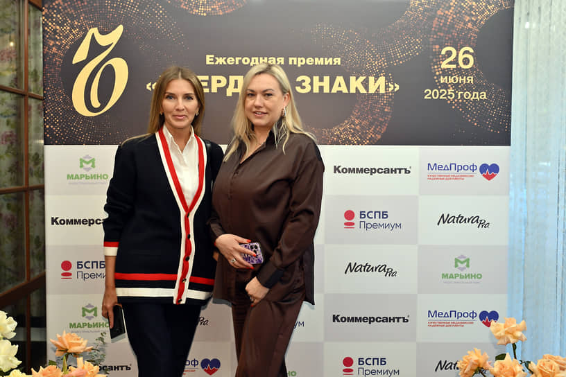 Советник генерального директора Государственного Русского музея Ирина Петрова (слева) и художник Светлана Вахрушева