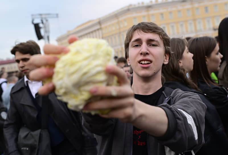 Выпускники на Дворцовой площади