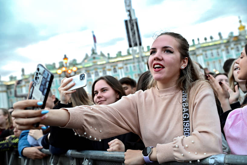 Выпускники на Дворцовой площади