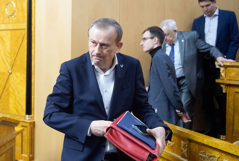 Александр Дрозденко дал поручения отменить плату жителей Кингисеппа за холодное водоснабжение и на 50% снизить плату за горячее водоснабжение с 1 июня. Мера вводится на два месяца, при необходимости она будет продлена