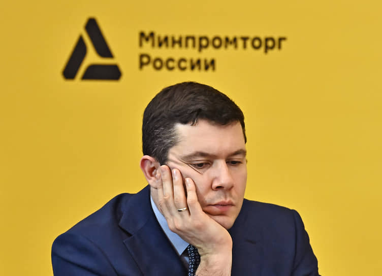 Министр промышленности и торговли РФ Антон Алиханов, анонсировав ряд потенциальных мер поддержки для отрасли. Среди прочих политик назвал необходимость распространения утильсбора на ввоз физлицами автомобилей с мощностью двигателя от 160 л.с. и выше