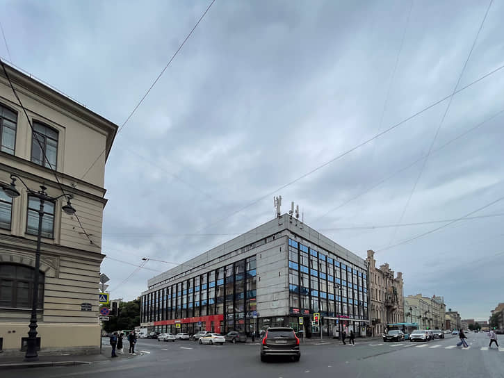 Здание Дома быта на Лермонтовском проспекте