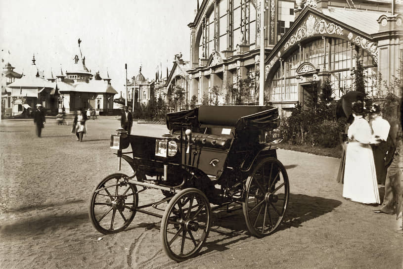 1896 год. Первый русский автомобиль конструкции Яковлева и Фрезе на XVI Всероссийской торгово-промышленной и художественной выставке
