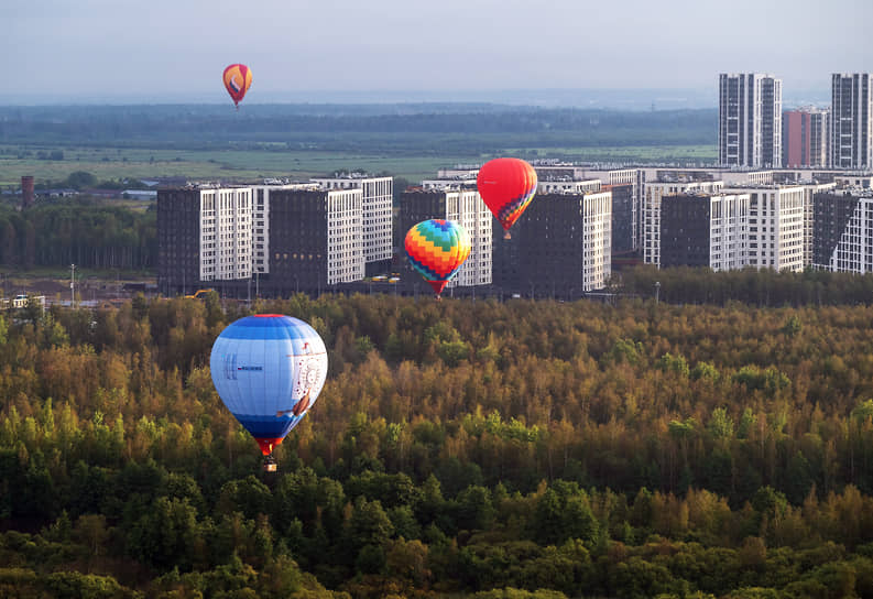 Пролет воздушных шаров над северными районами города