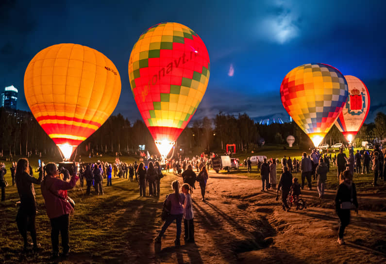 Вечернее свечение шаров