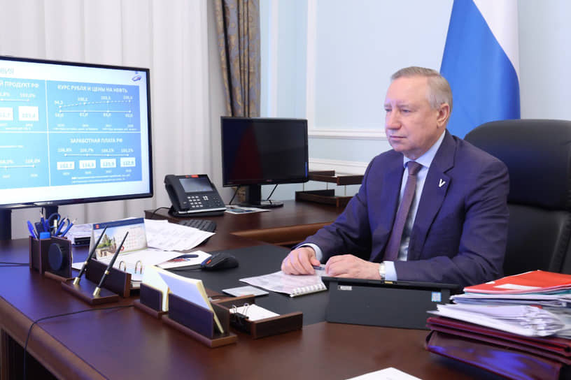 Губернатор Санкт-Петербурга Александр Беглов во время заседания