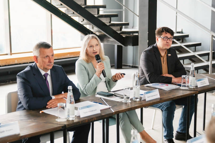 Слева направо: Тарас Носовской, Анна Сорочинская, Александр Спиридонов