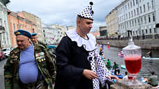 Август
