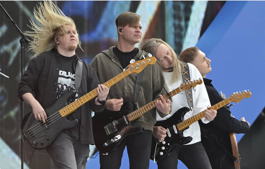 Группа «Комната культуры» во время выступления