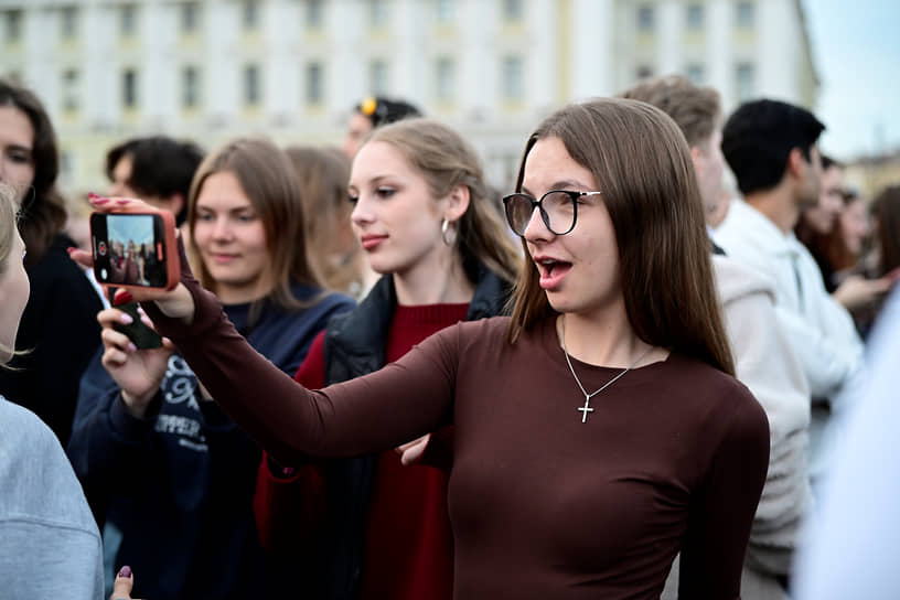 На празднике выпускников средних школ Санкт-Петербурга «Алые паруса 2025»