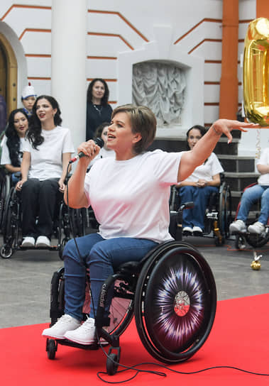 Во время финала десятого конкурса-фестиваля «Невская краса» среди девушек и женщин, передвигающихся на инвалидных колясках