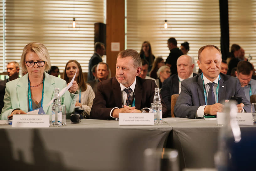 18 сентября на всесезонном курорте «Охта Парк» соберутся ведущие представители бизнеса, науки и власти. Слева направо: директор ГКУ «АЭРЛО» с 2020 года, общественный представитель АСИ в Ленинградской области по направлению «Предпринимательство и технологии» Анастасия Михальченко, управляющий партнер и генеральный директор всесезонного курорта «Охта Парк» Геннадий Мусиенко и председатель комитета градостроительной политики Ленинградской области Игорь Кулаков