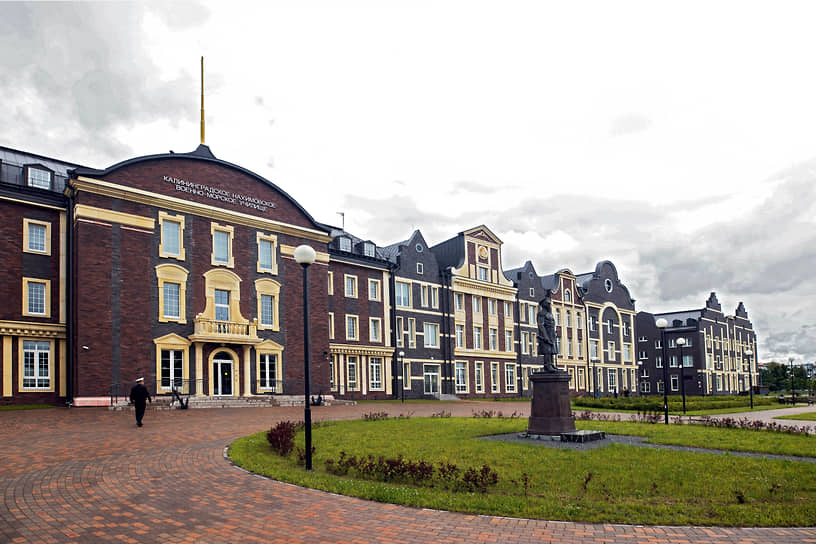 После четырех лет эксплуатации Нахимовского училища в Калининграде, объясняют сложившуюся ситуацию в компании, заказчик посчитал, что расценки на выполненные и принятые работы завышены