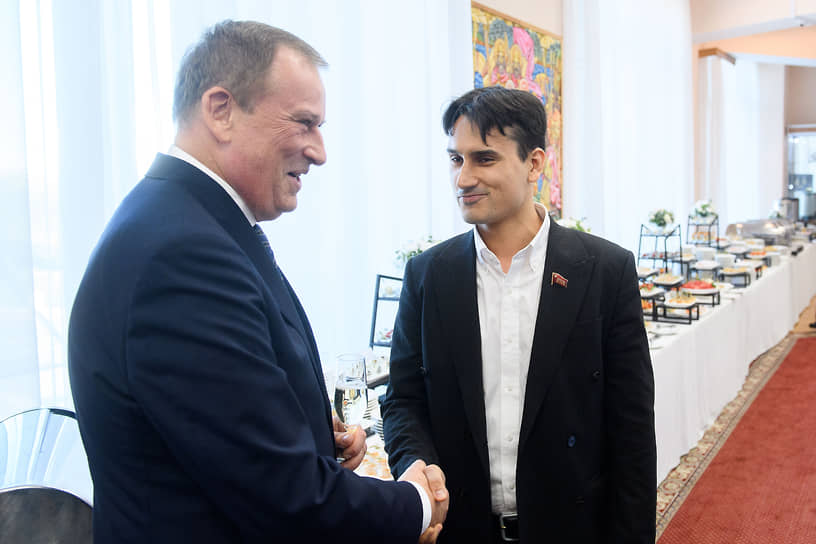 Губернатор Ленинградской области — председатель правительства Ленинградской области Александр Дрозденко и депутат Законодательного собрания Ленинградской области Иван Апостолевский после церемонии