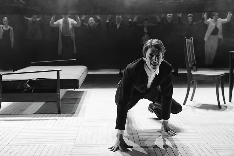 Артист Иван Ефремов в роли Ардальона Передонова («Тварь»)