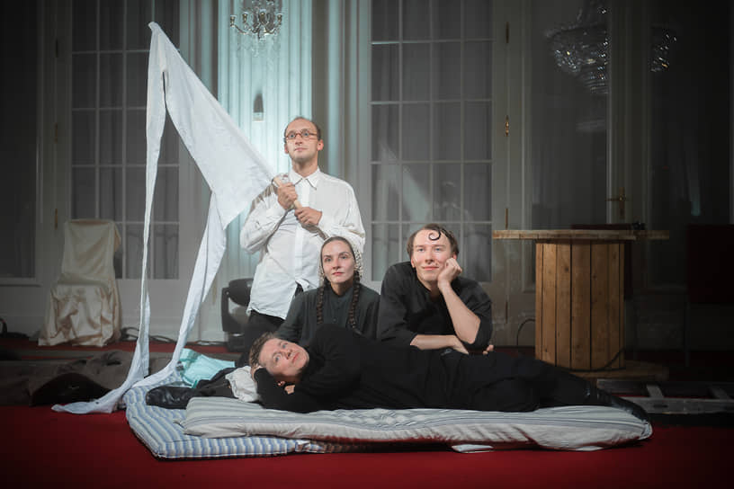 Эскиз к постановке «Сентиментальное путешествие» по роману Виктора Шкловского, режиссер Анна Потебня