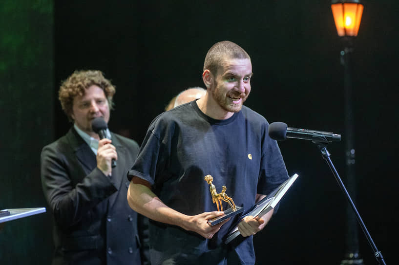 Режиссер и сценарист фильма «Поля падения» Игорь Елуков во время награждения 
