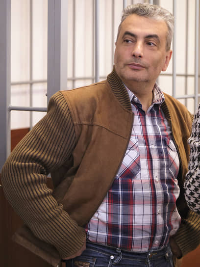 Лев Шлосберг (признан иноагентом) зачитал имена репрессированных жителей родной Псковской области и добавил, что над современным иноагентским законодательством «висит страшная тень политических репрессий XX века»