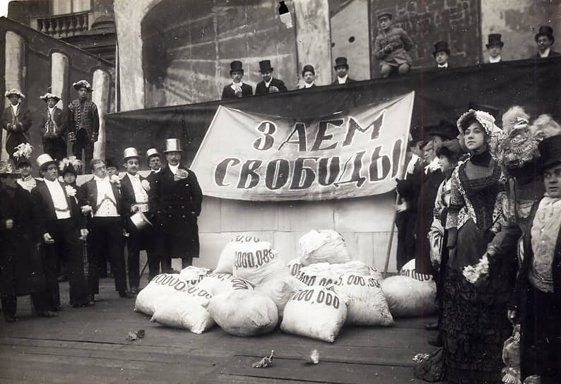 Представление «Взятие Зимнего дворца». Белая площадка